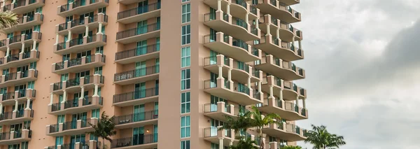 Arquitectura residencial para gente rica en la famosa Miami South Beach — Foto de Stock