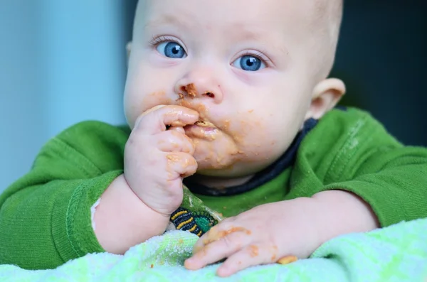 Bebê comer — Fotografia de Stock