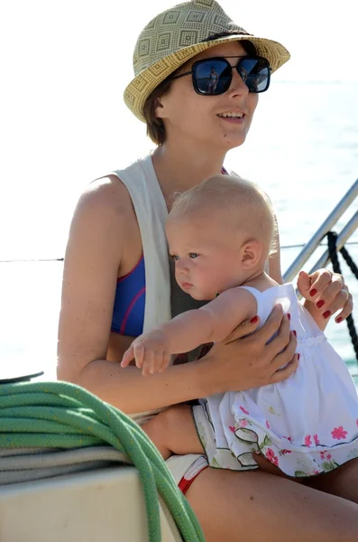 Baby on board. Yachting — Stockfoto