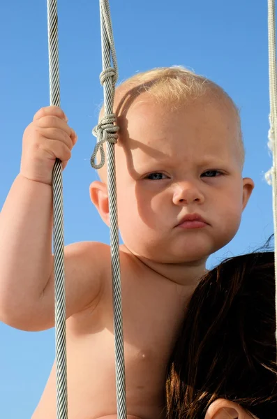 Pequeño bebé serio — Foto de Stock