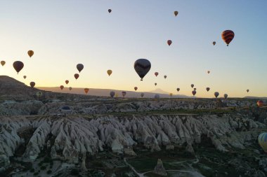Türkiye 'nin Kapadokya kentinde gündoğumu sıcak hava balonu gezisi