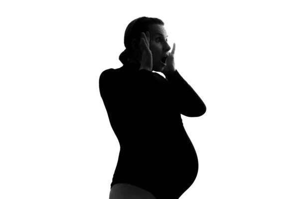 Zwangere vrouw verwacht baby in shock met een verrassing gezicht — Stockfoto