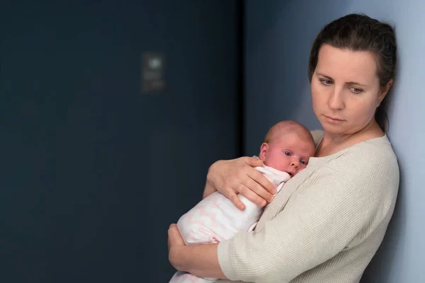 Mother with baby suffering from post natal depression — Stock Photo, Image