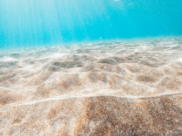 Víz Alatti Kilátás Strandon Homokkal Kék Átlátszó Tiszta Vízzel — Stock Fotó