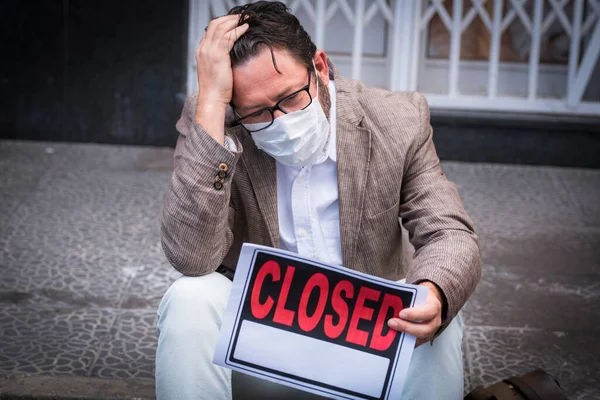 Retrato Hombre Desesperado Usar Máscara Médica Para Crisis Economía Coronavirus — Foto de Stock