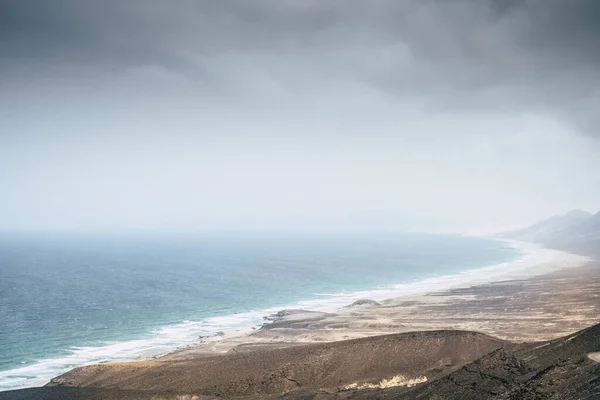 Океан Побережье Пляжа Дикий Вид Длинные Песчаные Пляжи Облака Погода — стоковое фото