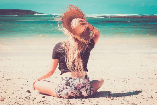 Summer Lifestyle Blonde Long Hair Young Woman Sitting Beach Sand — Stock Photo, Image