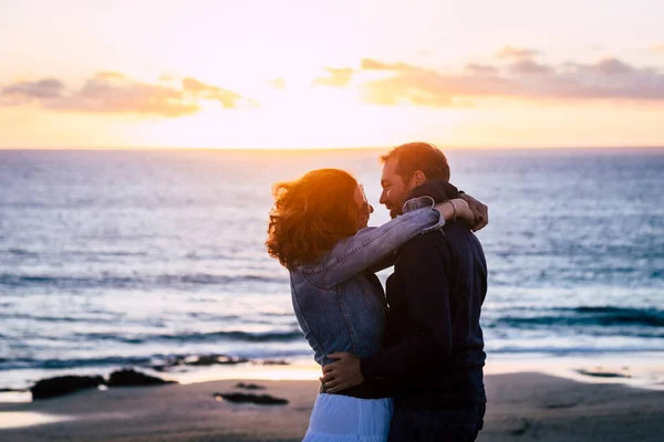 Romantic Dating Couple Romance Hug Embrace Relationship Beach Sunset Abckground — Stockfoto