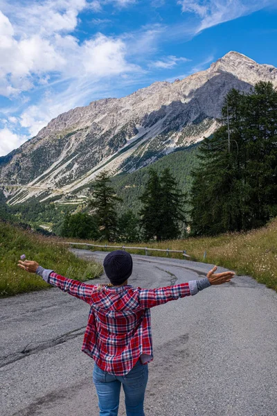 Back View Happy Free Woman Looking Enjoying Mountain Sky View — Stock Photo, Image