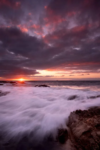 Coucher Soleil Sur Plage Avec Océan Vagues Arrière Plan — Photo