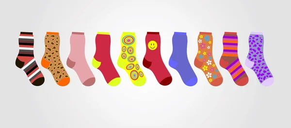 Векторные разноцветные носки на сером фоне в линии — стоковый вектор