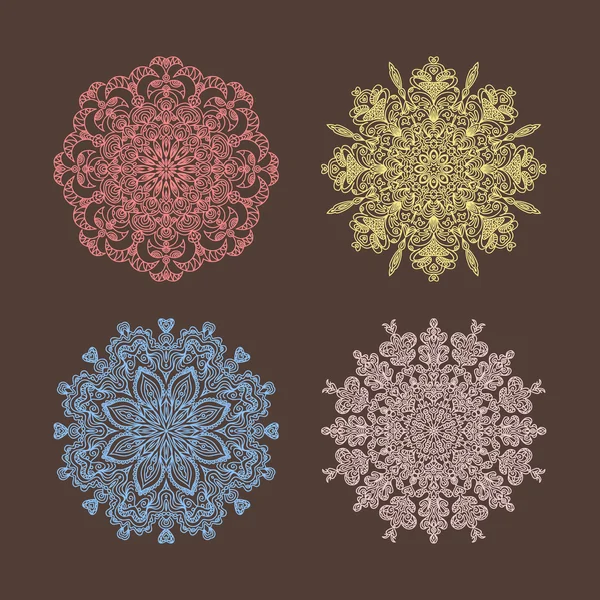 Ensemble de 4 fleurs coeur radial motif circulaire flocons de neige multique — Image vectorielle