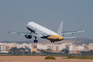 Alicante 'den kalkan uçak.