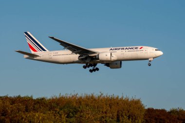 Air France Boeing 777 uçağı iniyor.