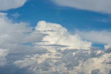 Meteoroloji ve iklim. Mayıs ayında fırtına bulutları 