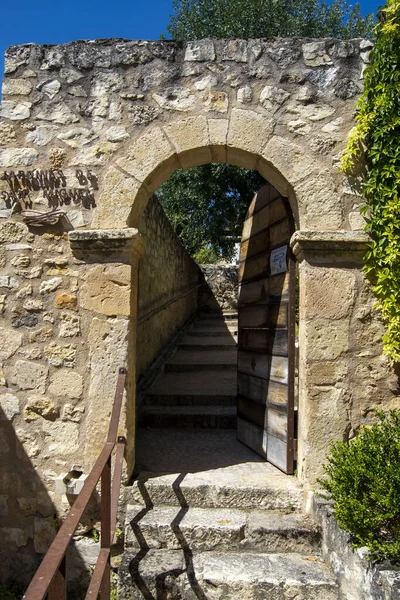 Segovia 'nın Pedraza belediyesindeki İmparatorluk Kartalı evinin bahçeleri.