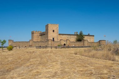 Pedraza Kalesi manzarası, sanatsal bir tarihi eser.