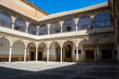 Baeza Üniversitesi 'nin avlu ya da manastırı.
