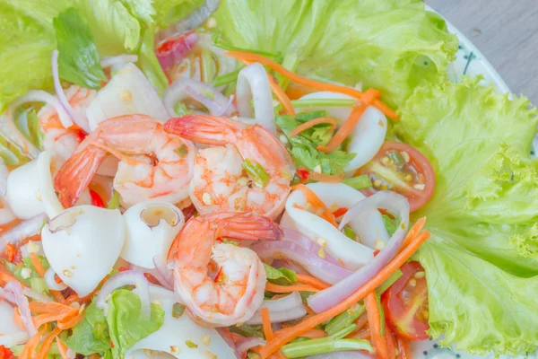 Salada de frutos do mar picante, comida tailandesa — Fotografia de Stock