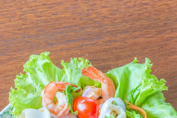 Salada de frutos do mar picante, comida tailandesa — Fotografia de Stock