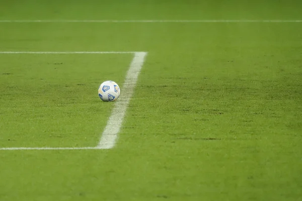 Grama Verde Sintética Campo Futebol Destacada Pela Sua Textura Frouxidão — Fotografia de Stock