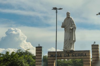 Brezilya 'nın Paran eyaletinin kuzey-orta kesimindeki Mau da Serra şehrinin geçidi..