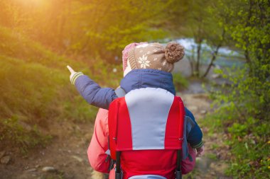Anne ve çocuk dünya seyahat.