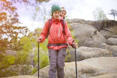 Anne ve oğlu seyahat.