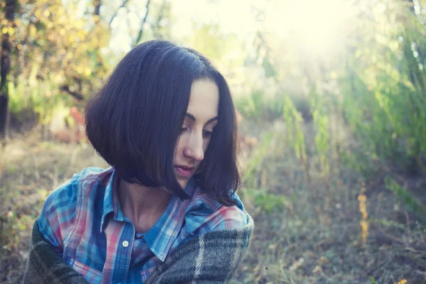 The hippie girl in the forest. — Stock Photo, Image