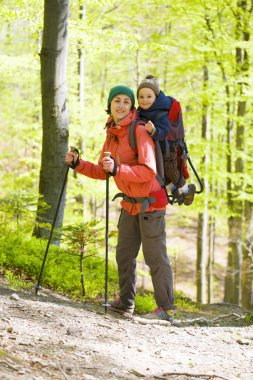 Anne ve oğlu seyahat.