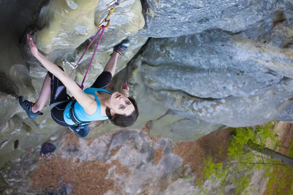 Girl mountain climber. — Stock Photo, Image