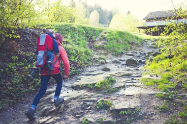 Anne ve oğlu seyahat.