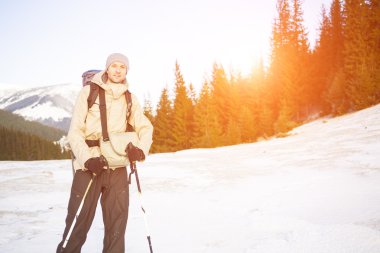 dağcı ile sırt çantası.