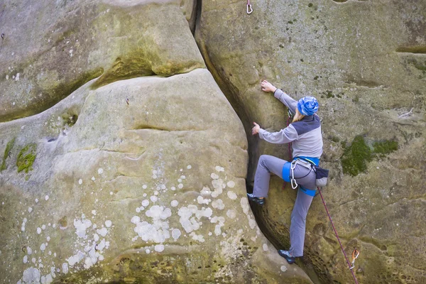 Girl mountain climber. — Stock Photo, Image