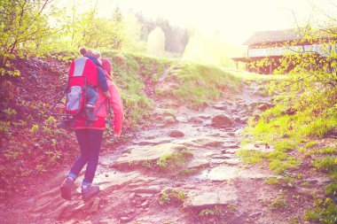 Anne ve oğlu seyahat.