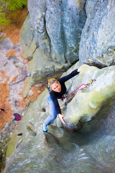 Girl mountain climber. — Stock Photo, Image