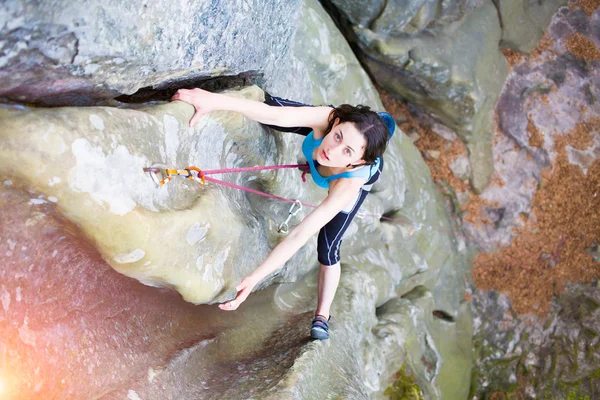 女孩的登山. — 图库照片