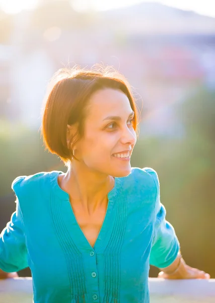 Retrato de una chica sonriente. —  Fotos de Stock