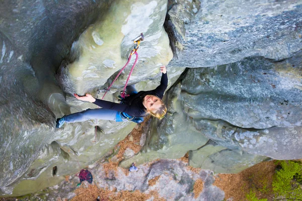 女孩的登山. — 图库照片