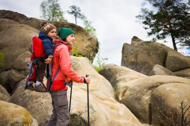 Anne ve oğlu seyahat.