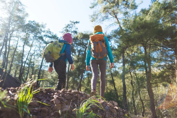 Eine Frau Ist Mit Kind Mutter Und Sohn Den Bergen — Stockfoto