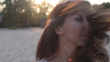 Rüzgarda dalgalanan saçlar