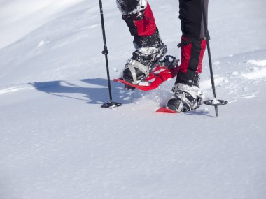Kar ayakkabılarını erkekte.