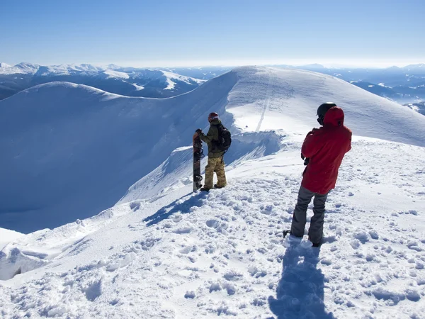 Snowboarder con Splitbord in montagna . — Foto Stock