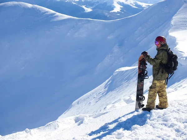 Snowboardzista z Splitbord w górach. — Zdjęcie stockowe