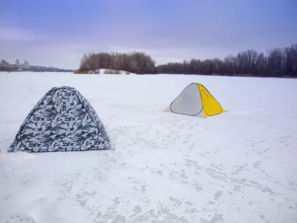 Tent op het ijs. — Stockfoto