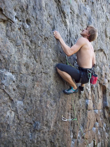 El hombre supera los obstáculos . —  Fotos de Stock