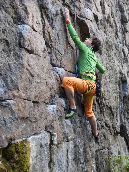 Rock climber climbs the wall. — Stock Photo, Image