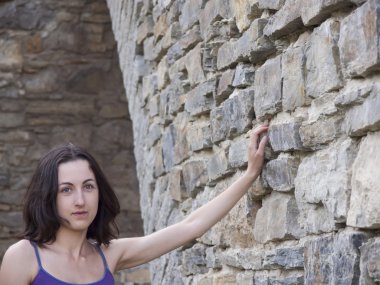 üzgün bir yüz ile güzel esmer.