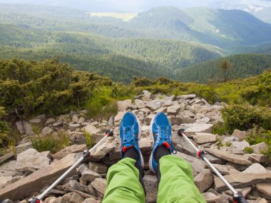 Tatil sopa Hiking ile dağlarda.